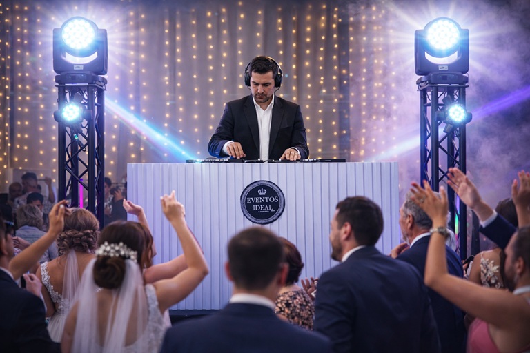 DJ con fotomatón para fiestas y eventos en Navarra profesionales en eventos